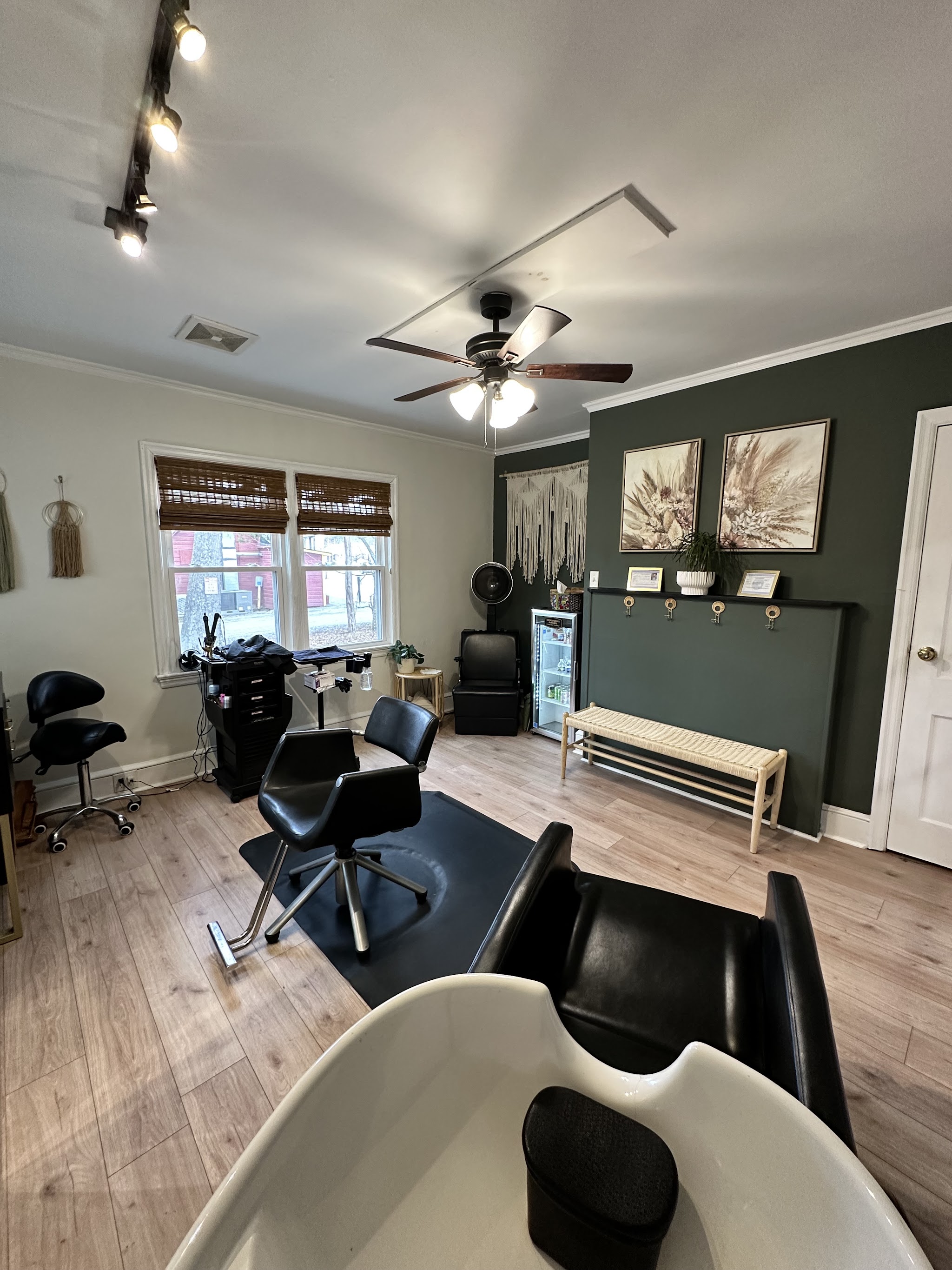 Inside my studio: styling station, shampoo bowl and the bench by the green wall